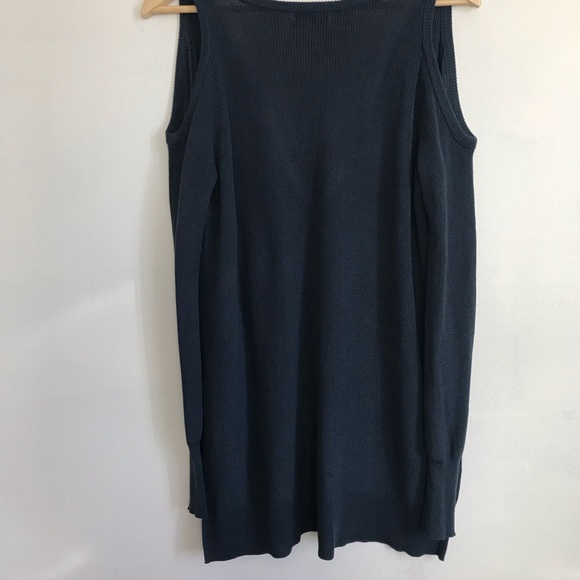 14th & Union Cold Shoulder Long Sleeve Sweater - Picture 4 of 8